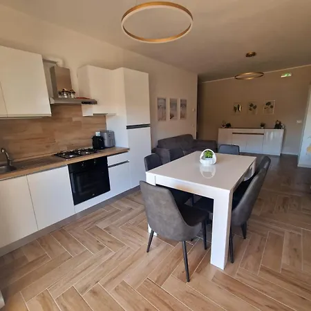 Deluxe 2 Vista Mare * Альба-Адриатика